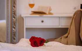 Summer Breeze Luxury Rooms